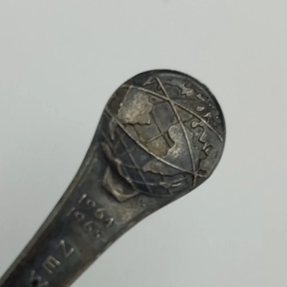 Vtg Oneida Silversmiths New York World's Fair 1964 Souvenir Spoon 3.75in tarnish